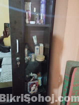 Dressing table bikri hobe ...ekdom notun er moto